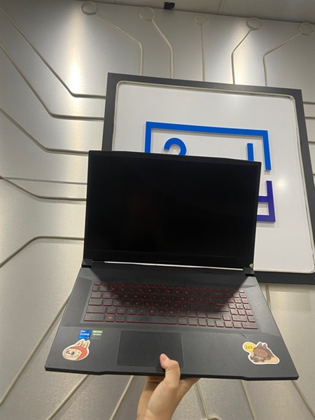 Laptop MSI Katana - GF76 11UC - i7-11800H - RTX 3050 - Ram 16/512 GB SSD - Pin 71%- Màu đen - Ngoại hình 98%- Mất 2 ốc đáy, nứt mặt B , màn ám hồng 4 cạnh - Kèm sạc 1