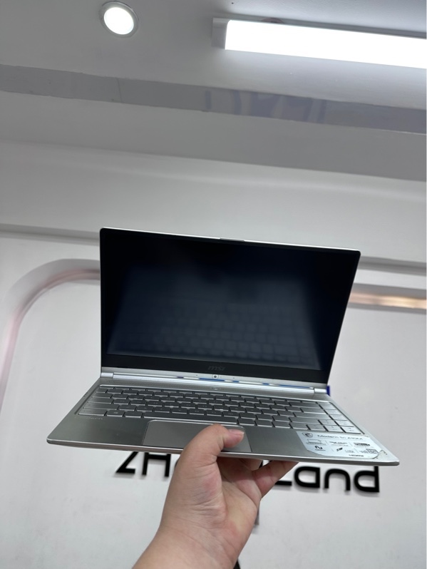 Laptop MSI Modern 14 A 10RB - i5-10210U - 8/256 SSD - Màu bạc - Pin thay 100% - Ngoại hình 97% - Ám hồng nhẹ, in phím nhẹ - Kèm sạc