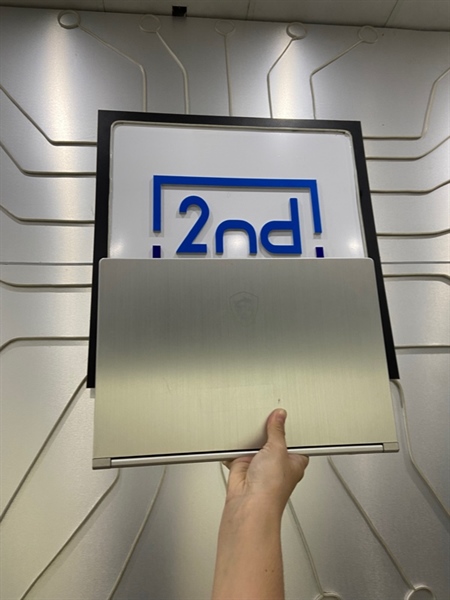 Laptop MSI Modern 14 A10M - i5-10210U - Ram 8/256GB SSD - Pin 62% - Màu trắng - Ngoại hình: 97% - Màn phản quang 2 chấm, ám hồng, in phím touchpad lún - Kèm sạc