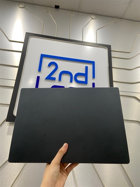 Laptop MSI Modern 14 B11 MOL - i3-1115G4 - Ram 8/256GB SSD - Pin 62% - Màu đen - Ngoại hình: 97.5% - Gãy 1 góc bản lề,màn ám viền vàng - Kèm sạc