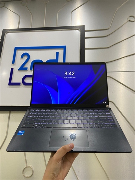 Laptop MSI Modern 14 B11M0U - Ram 8/512GB - Pin 65% - Màu đen - Ngoại hình: 97% - Loa nhỏ, mất miếng nhựa ngay bản lề - Kèm sạc 1