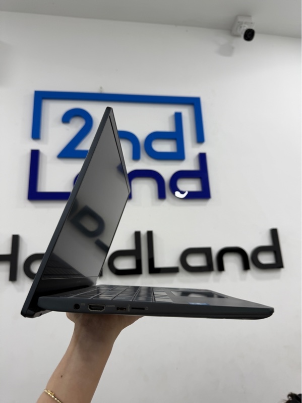 Laptop MSI modern 14 B11MOU - i3-1115G4 - 8/256GB SSD - Màu xanh - Pin 75% - Ngoại hình 98% - trầy góc nhẹ , vàng viền nhẹ , tối viền trên nhẹ - Kèm sạc