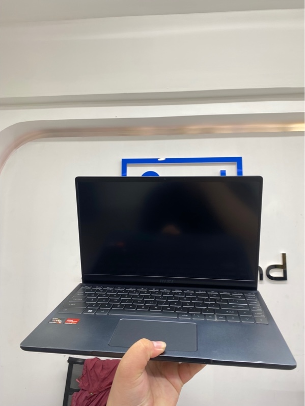 Laptop MSI modern 14 B5M - AMD Ryzen 5 5500U - ram 16gb-SSD/512Gb- Màn FullHD 60hz - Màu đen - Pin thay - Ngoại hình 97% - Hồng viền, 3 đốm phản quang, hở sáng - Kèm sạc