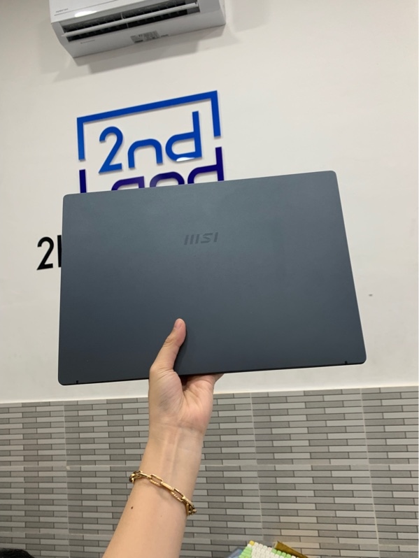 Laptop MSI modern 14 b5m - Ryzen 5 5500u - Ram 8/512gb ssd - Màu xanh - Pin 60% - Ngoại hình: 97% - Màn tối viền - Kèm sạc