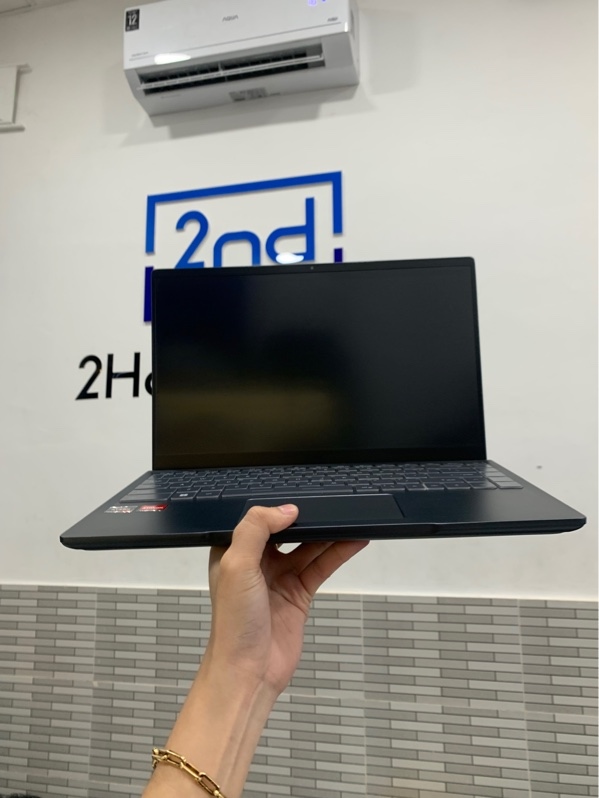 Laptop MSI modern 14 b5m - Ryzen 5 5500u - Ram 8/512gb ssd - Màu xanh - Pin 60% - Ngoại hình: 97% - Màn tối viền - Kèm sạc