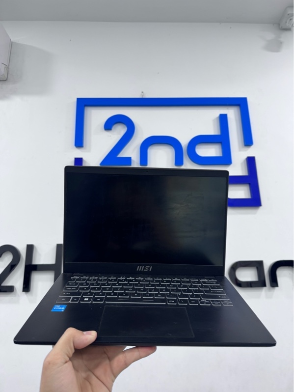 Laptop MSi Modern 14 C11M - i3-1115G4 - 8GB/ ssd 256gb - Màu đen - Pin 72% - Ngoại hình 97% - Màn ám vàng, tối góc, dính keo, trầy xước, mất 2 ốc đáy - Kèm sạc