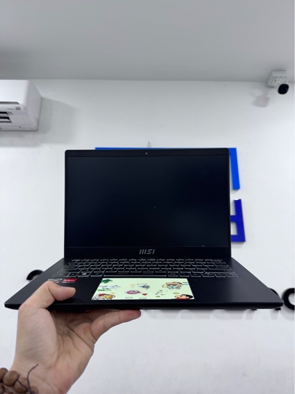 Laptop MSI Modern 14 C7M - Ryzen 7 7730U - 8/512GB - Màu đen - Pin 75% - Ngoại hình 98% - Cấn 1 góc, ổ sức khoẻ 96%, màn bụi trong, vàng viền nhẹ - Kèm sạc