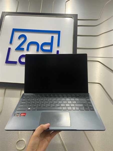 Laptop MSI Modern 14BSM - AMD Ryzen 5 5500U - Ram 8/512GB - Pin 72% - Màu xanh - Ngoại hình: 97% - Màn ám hồng viền, màn tối - Body - Kèm sạc 1