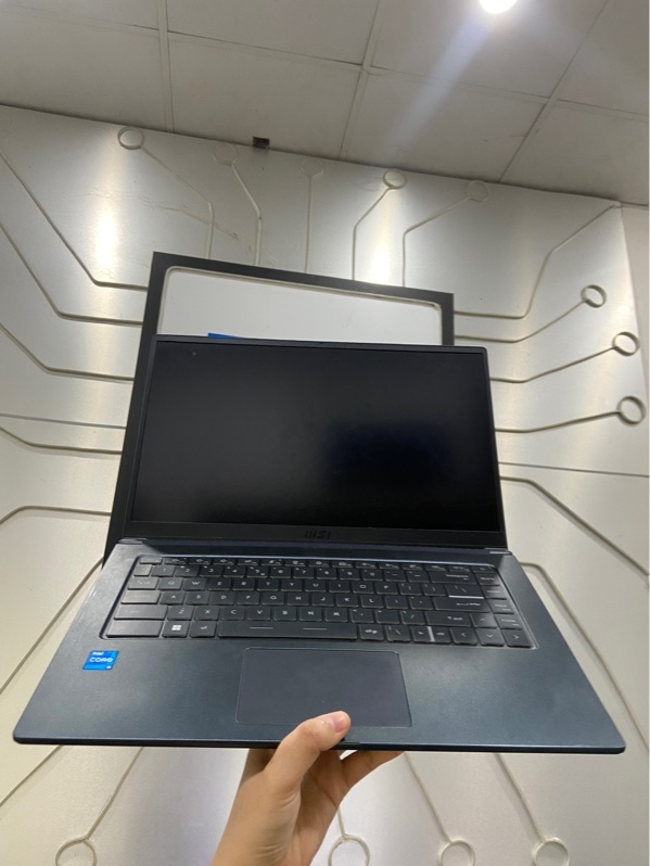 Laptop MSI modern 15 A11MU - Intel core i5-1155G7 - Ram 8-512GB - Pin 65% - Màu xám - Ngoại hình: 97% - Màn phản quang, in phím , ám xanh màn , dính bụi, xước thân, loa rè - Kèm sạc