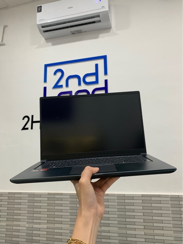 Laptop MSI Modern 15 A5M - Ryzen 5 5700U - Ram 8GB/512GB SSD - Màu xanh - Pin 60% - Ngoại hình: 97% - Màn in phím, phản quang, tróc touchpad - Kèm sạc