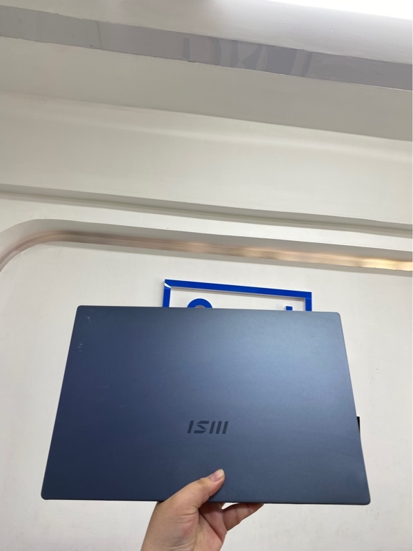 Laptop MSI modern 15 A5M - Ryzen 7 5700U - 8/512SSD - Màu xanh đậm - Pin thay 100% - Ngoại hình 97% - Màn ám xanh nhẹ, 1 đốm phản quang - Kèm sạc, túi