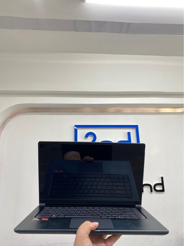 Laptop MSI modern 15 A5M - Ryzen 7 5700U - 8/512SSD - Màu xanh đậm - Pin thay 100% - Ngoại hình 97% - Màn ám xanh nhẹ, 1 đốm phản quang - Kèm sạc, túi