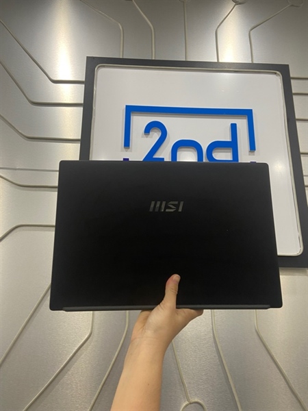 Laptop MSI Modern 15 B7M - AMD Ryzen 7530U - Ram 8/512GB SSD - Pin 81% - Màu đen - Ngoại hình: 98% - Màn ám vàng nhẹ, loa hơi nhỏ - Body - Kèm sạc