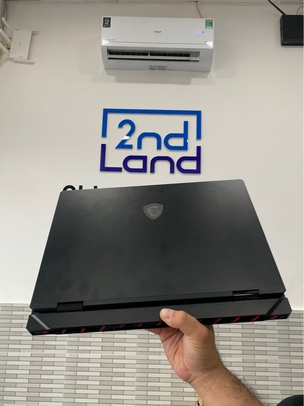 Laptop MSI Raider 18 HX AI - Intel Core Ultra 9 285HX - NVIDIA GeForce RTX 5080 GDDR7 16GB - RAM 64GB/SSD 2TB - Màu đen - Pin 96% - Ngoại hình: 98% - Kèm box, sạc