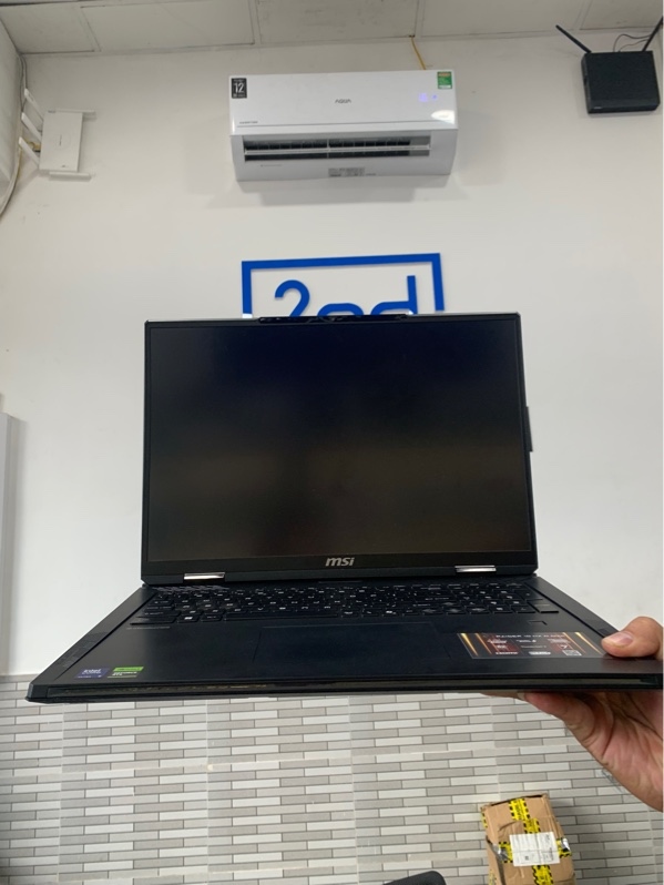 Laptop MSI Raider 18 HX AI - Intel Core Ultra 9 285HX - NVIDIA GeForce RTX 5080 GDDR7 16GB - RAM 64GB/SSD 2TB - Màu đen - Pin 96% - Ngoại hình: 98% - Kèm box, sạc