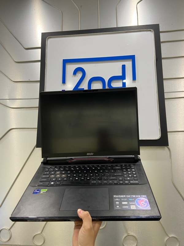 Laptop MSI Raider GE78HX 13VH - I9-13950HX - RTX 4080 - Ram 32/2TB SSD - Màn hình 17 inch 2K 240hz - Pin 76% - Màu đen - Ngoại hình: 98% - Kèm sạc
