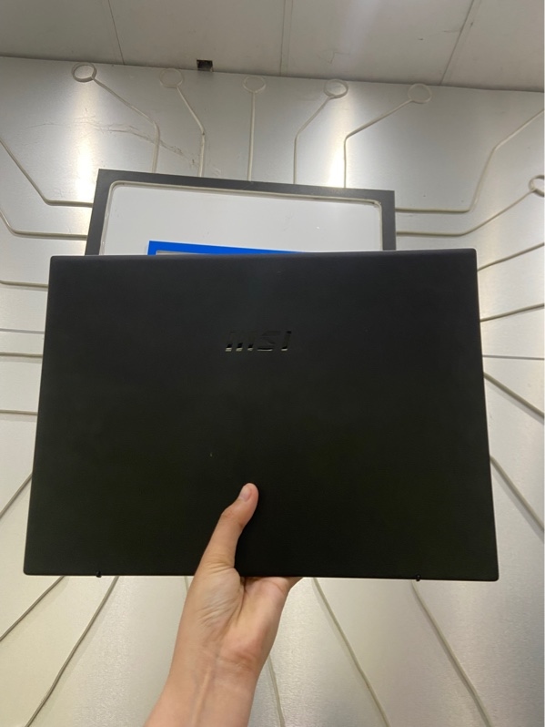 Laptop MSI Summit E14EVO A12M - i7 1280P - Ram 16/512GB SSD - Pin 71% - Màu đen - Ngoại hình: 97% - Màn ám phím I, mặt A ám stiker mờ nhiều, màn tối viền nhẹ - Kèm sạc
