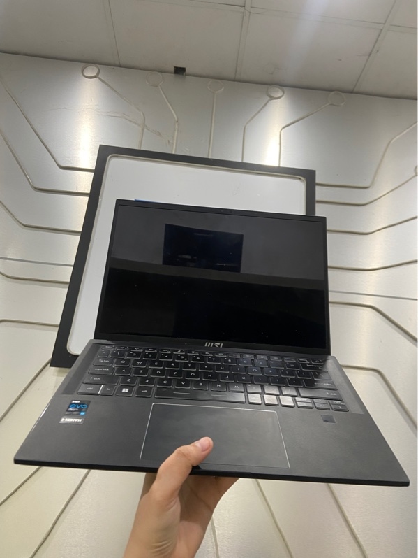 Laptop MSI Summit E14EVO A12M - i7 1280P - Ram 16/512GB SSD - Pin 71% - Màu đen - Ngoại hình: 97% - Màn ám phím I, mặt A ám stiker mờ nhiều, màn tối viền nhẹ - Kèm sạc