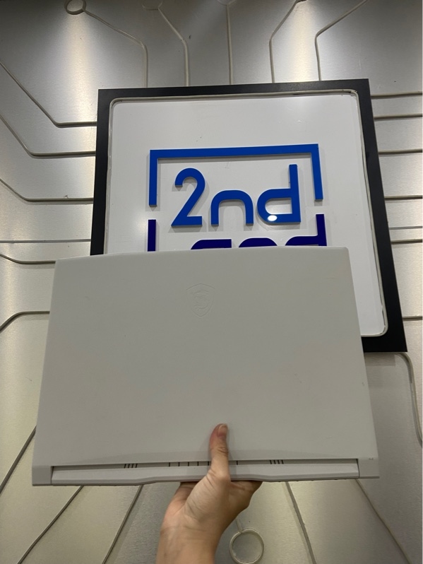 Laptop MSI Sword 15 A11UD - Core i7-11800H - RTX 3050 Ti,Ram 8/512GB - Pin 76% - Màu trắng - Ngoại hình: 97% - Màn in phím,màn ám hồng - Kèm sạc