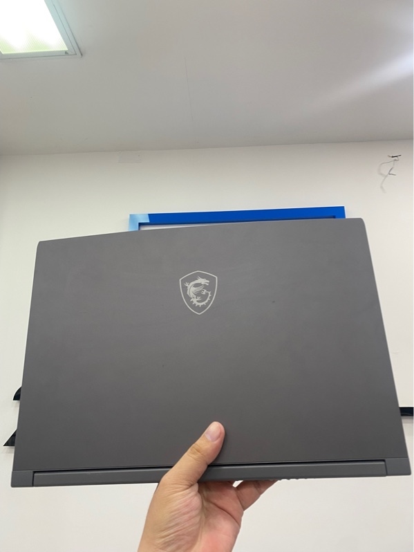 Laptop MSI Thin 15 B13VE - I5-13420H - RTX 4050Ram - 16/512GB SSD - Sức khỏe ổ 91 - Pin: 84% - Màu xám - Ngoại hình: 97% - Màn phản quang nhẹ, ám vàng - Kèm sạc - Còn bảo hàng 12/2026