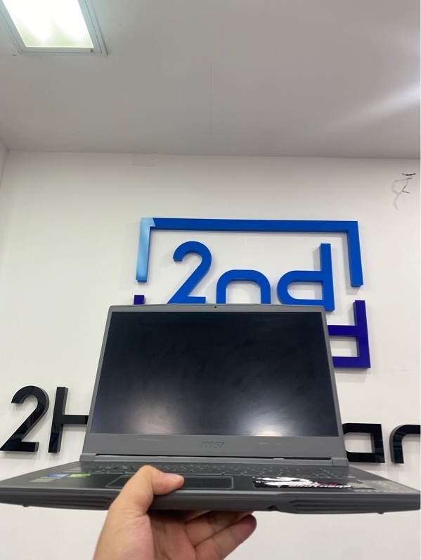 Laptop MSI Thin 15 B13VE - I5-13420H - RTX 4050Ram - 16/512GB SSD - Sức khỏe ổ 91 - Pin: 84% - Màu xám - Ngoại hình: 97% - Màn phản quang nhẹ, ám vàng - Kèm sạc - Còn bảo hàng 12/2026