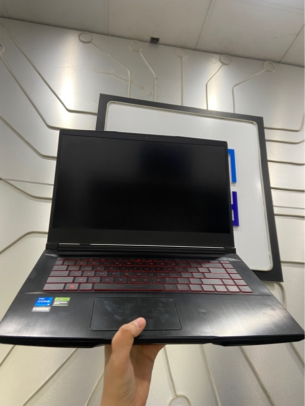 Laptop MSI Thin GF63 12UX - Intel Core i5-12450H - NVIDIA GeForce RTX 2050 - Ram 16/512GB SSD - Pin 94 - Màu đen - Ngoại hình: 97.5% - Màn viền ám vàng, xước nhẹ - Kèm sạc
