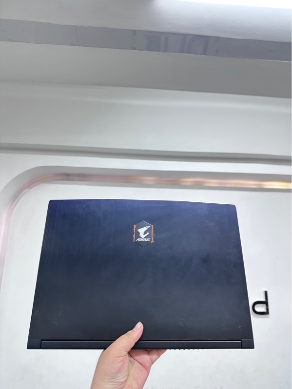 Laptop MSI Thin GF63 12VE - i5 12450h - 16/512ssd - RTX 4050 - Màu đen - Pin 92% - Ngoại hình 97% - Màn ám hồng, ám đỏ góc - Kèm sạc