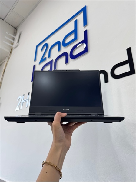 Laptop MSI Venture (AI A2HMG) - R7 206 - Radeon 780M - 144hz - Ram 16GB/512GB SSD (tốt) - Màu xám - Pin 100 - Ngoại hình 98% - Body, kèm sạc