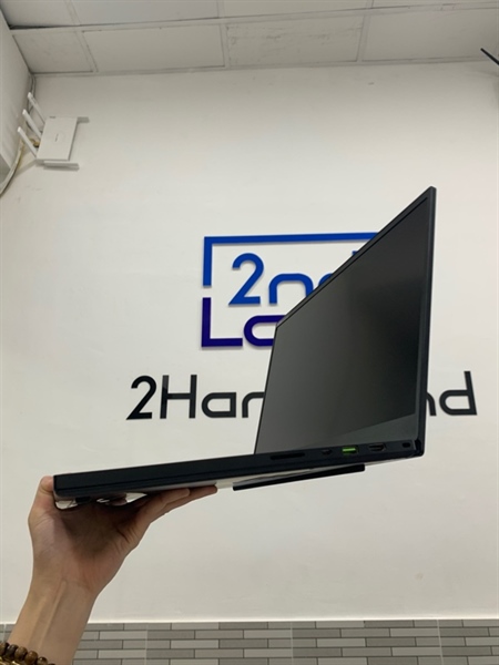 Laptop Razer Blade Pro 17 (Fall 2019) - i7-9750H - RTX 2080 Max-Q 8GB - Ram 16GB/ SSD 512GB - Màu đen - Pin 91% - Ngoại hình: 98% - Màn ám hồng - Box, kèm sạc 2