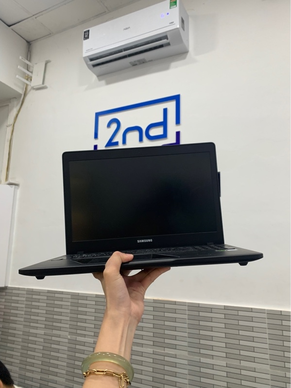 Laptop Samsung Odyssey NP800G5M - Nội địa hàn - i7-7700HQ - GTX 1050 4GB - Ram 16GB/SSD 256GB - Màu đen - Pin 18% - Ngoại hình: 96% - Màn ám hồng - Kèm sạc