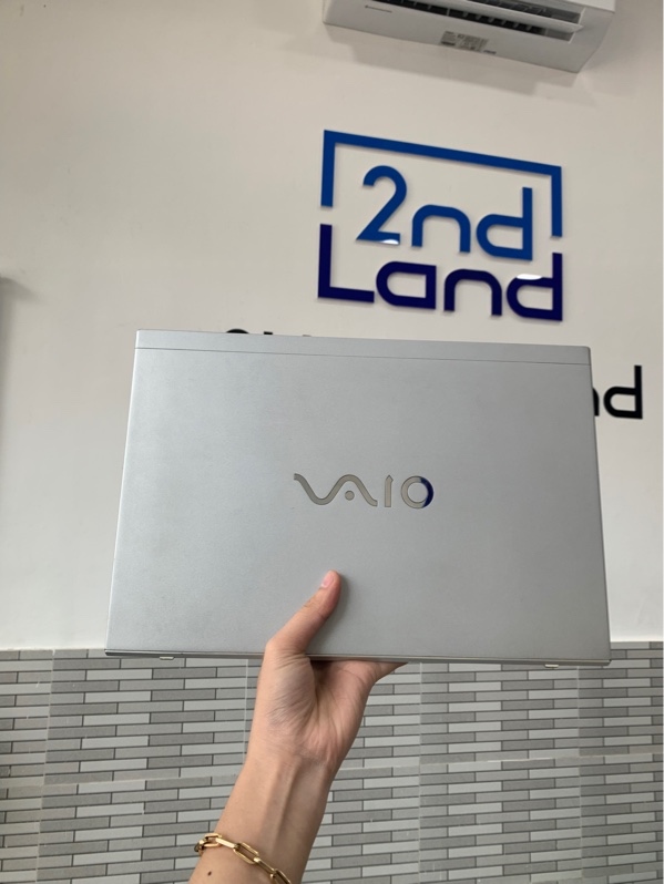 Laptop Sony Vaio VJPG11C11N - i5-8265U - Ram 8GB/256GB - Màu bạc - Pin 65% - Ngoại hình: 98% - Màn phản quang - Kèm sạc