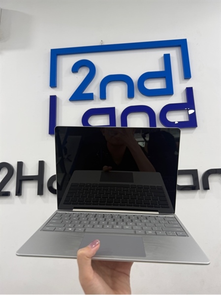 Laptop Surface Go - i5 1035G1 - 8/128GB - Màu bạc - Pin hư - Ngoại hình 97% - Màn ám hồng , viền trầy - Kèm sạc 2