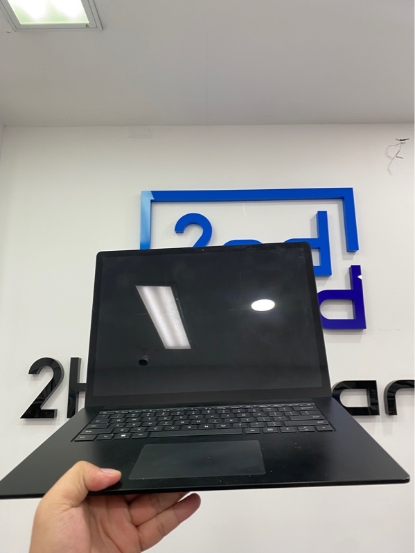 Laptop Surface Laptop 4 15inch - I7-1185G7 - Ram 32/1TB SSD - Sức khỏe ổ 94 - Pin: 86% - Màu đen - Ngoại hình: 97% - Màn in phím nhẹ, ám hồng vừa - Kèm sạc