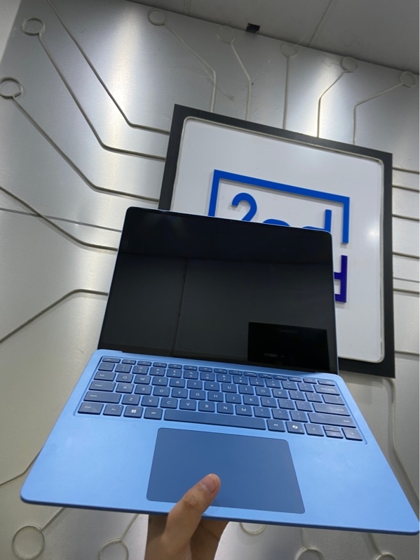Laptop Surface Laptop 7 - Snap X10 Core X1P64100 - Ram 16GB/512 SSD - Pin 97% - Màu xanh - Ngoại hình: 98% - Kèm sạc