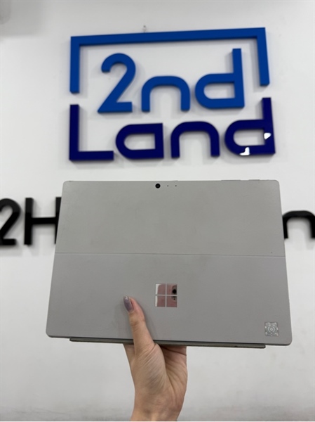 Laptop Surface Pro 4 - i5 6300U - 4/128GB SSD - Màu bạc - Pin 93% - Ngoại hình 97% - Màn ám vàng viền , da phím tróc , phím tăng âm lượng không nhạy , trầy mặt lưng , viền trầy cấn 1 góc - Kèm sạc
