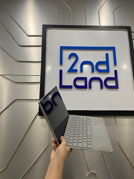 Laptop Surface Pro 4 - i5-6300U - Ram 4/128GB SSD - Màu bạc - Ngoại hình: 97% - Mặt lưng trầy, bao bàn phím tróc, viền ám vàng, phím tăng âm lượng không nhạy - Body - Kèm sạc 2