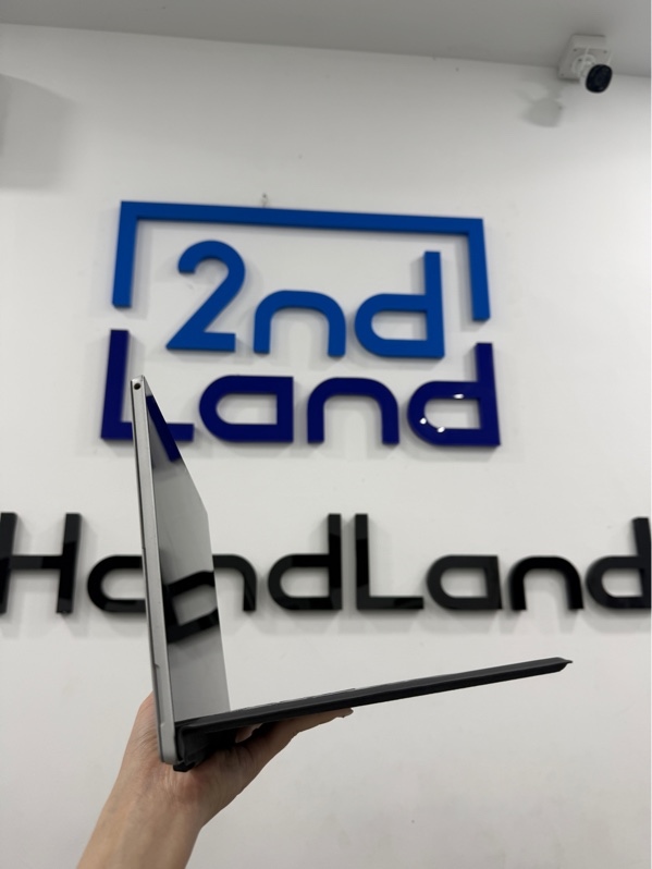 Laptop Surface Pro 5 - i5-7300 - 8/256GB SSD - Màu bạc - Pin 100% 51 chu kì sạc - Ngoại hình 97% - Màn vàng viền, Màn lỗi chớp , lờn nút tăng âm lượng , cấn góc nhẹ - Kèm sạc - KHÔNG BẢO HÀNH