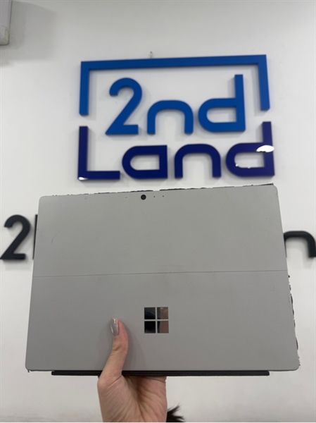 Laptop Surface pro 5 - Intel M3-7Y30 - 4/128GB - Màu bạc - Pin 62% - Ngoại hình 96% - Phím hở, phím dơ, tróc da nhiều, máy cấn góc, , màn hở sáng, ám vàng phản quang, đốm nhỏ - Kèm sạc