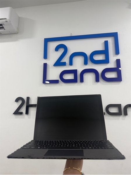Laptop Surface pro 5 - Intel M3-7Y30 - 4/128GB - Màu bạc - Pin 62% - Ngoại hình 96% - Phím hở, phím dơ, tróc da nhiều, máy cấn góc, , màn hở sáng, ám vàng phản quang, đốm nhỏ - Kèm sạc 2