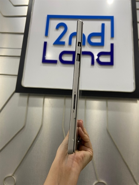 Laptop Surface Pro 6 - i7-8605U CPU - Ram 8/256GB SSD - Pin 100% thay new - Màu bạc - Ngoại hình: 97% - Màn ám vàng - màn lâu lâu chớp viền nhẹ - Body - Kèm sạc 1