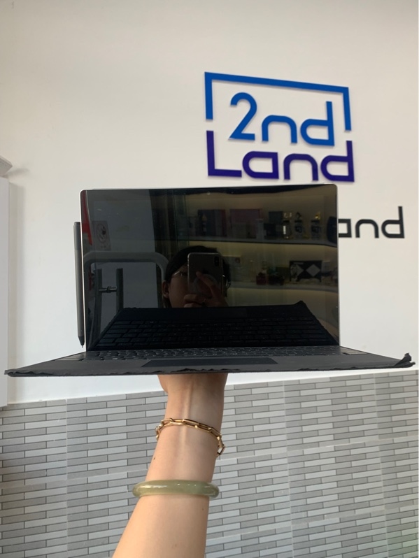 Laptop Surface Pro 7 - i5-1035G4 - Ram 8GB/SSD 128GB - Màu đen - Pin 82% - Ngoại hình: 97% - Màn ám hồng, bụi cam trước, phím tróc da nhẹ - Kèm sạc + bút