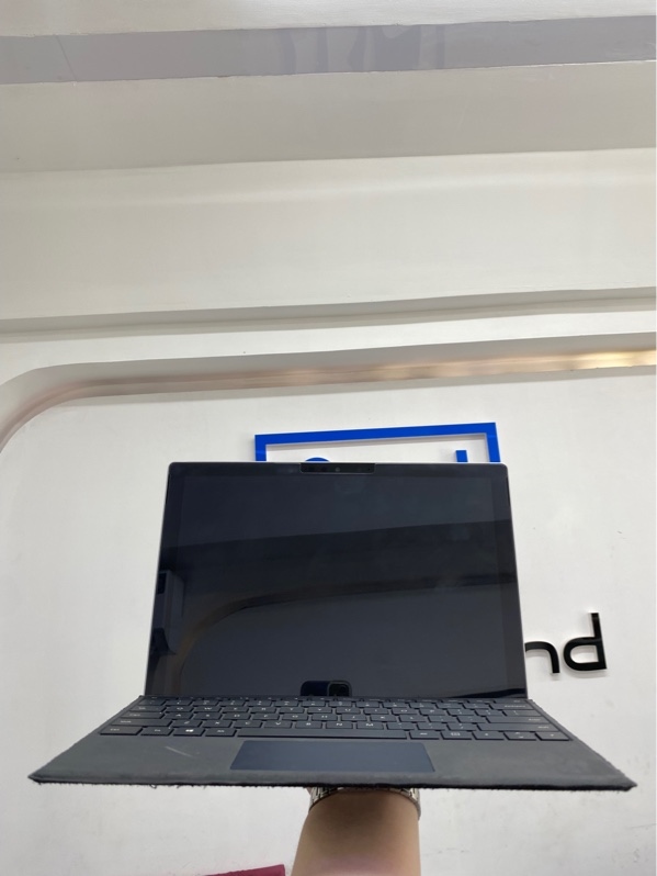 Laptop Surface Pro 7+ - I5-1135G7 - Ram 8/128gb - Sức khoẻ ổ 89% - Màn 2k 60hz, cảm ứng - Màu xám - Pin 85% - Ngoại hình 97% - Màn ám vàng, 1 chấm phản quang - Kèm phím, sạc