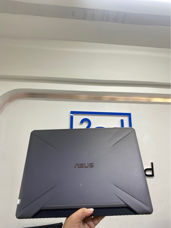 Laptop TUF gaming FX505D - 8/512 - GTX 1650 - Amd ryzen 7 3750h - Màu đen - Pin thay 100% - Ngoại hình 97% - 1 đốm phản quang nhỏ, mất một phím - Kèm Sạc