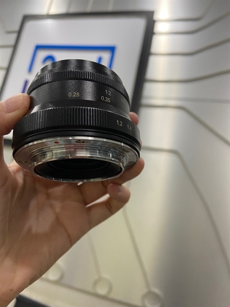 Lens 7artisans 35mm 1:1.2 for sony E-mount - Màu đen - Ngoại hình: 98% - Kèm cáp trước + sau 1