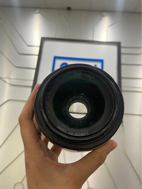 Lens Canon EF 35mm - 1:1.4 L - Màu đen - Ngoại hình: 97% - Trầy thân - Body