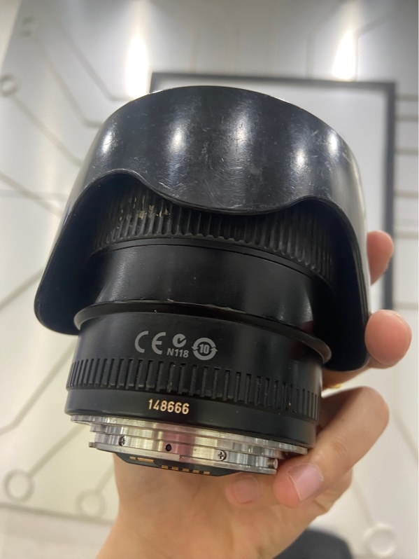 Lens Canon EF 35mm - 1:1.4 L - Màu đen - Ngoại hình: 97% - Trầy thân - Body