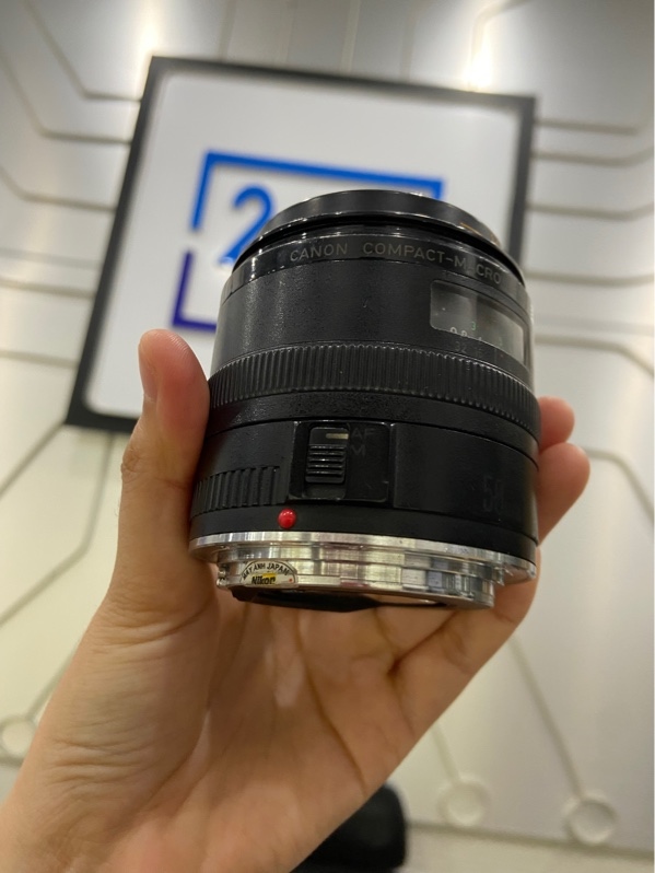 Lens Canon EF 50mm f/2.5 Compact Macro - Màu đen - Ngoại hình: 97% - Bụi trong - Body