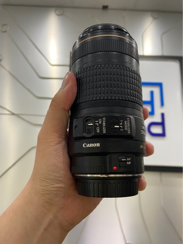 Lens Canon EF 70-300mm f/4-5.6 IS USM For Canon - Màu đen - Ngoại hình: 97% - Trầy cấn nhẹ, xước nặng bên cạnh - Body