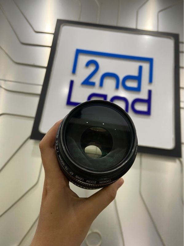 Lens Canon EF 75-300mm 1:4-5.6 IS - Màu đen - Ngoại hình: 97% - Kèm cáp trước sau