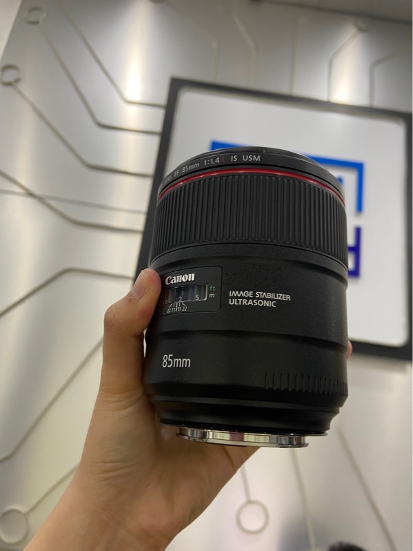 Lens Canon EF 85mm - 1:1.4 L IS USM - Màu đen - Ngoại hình: 98% - Bụi nhẹ - FullBox